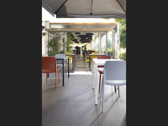 Tavolo Plana in metallo di Pointhouse