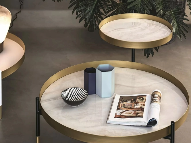 Tavolino Planet con piani in SuperMarmo e struttura in acciaio laccato di Bontempi