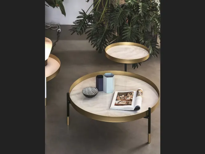 Tavolino Planet con piani in marmo e struttura in acciaio laccato di Bontempi
