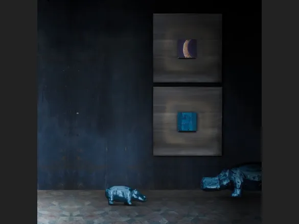 Quadro artistico in metallo in finitura golden black Art of Museum di Adriani e Rossi