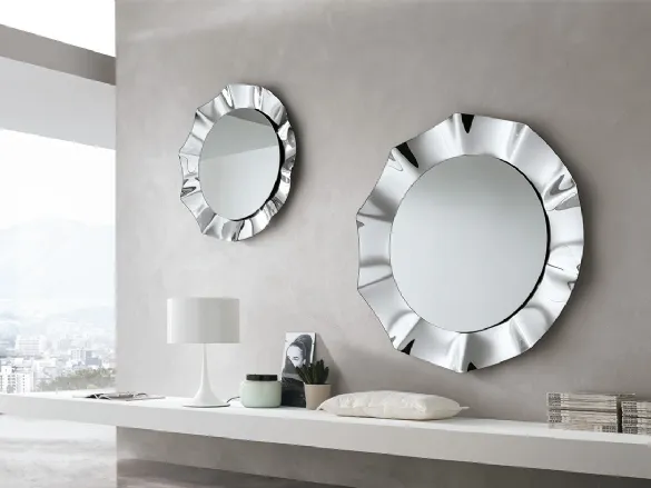 Specchiera Atum con cornice in vetro curvato di Target Point