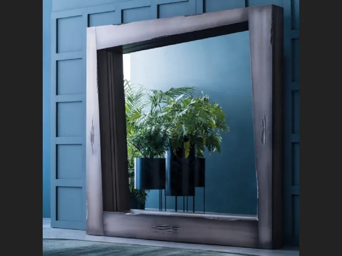 Specchiera Look con cornice in finitura laccato silverblack di Adriani e Rossi