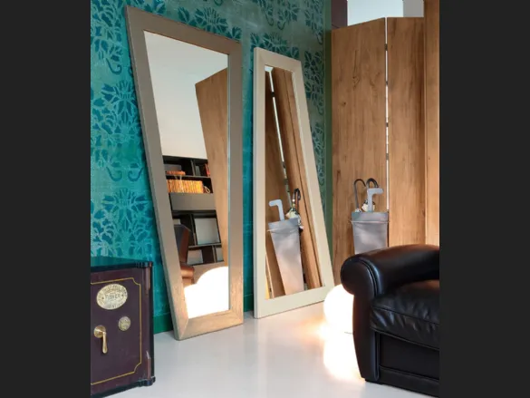 Specchio Trapezio con cornice in legno di Devina Nais