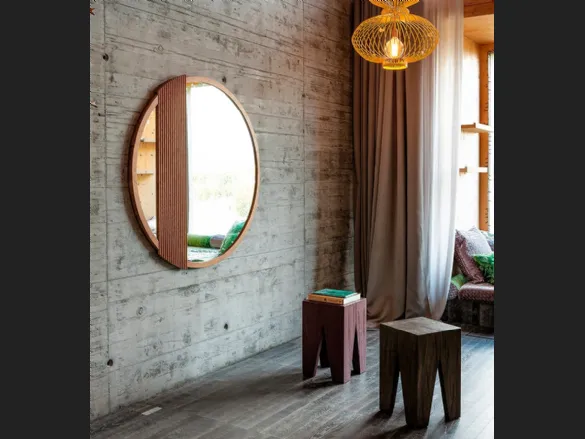 Specchio Zero 16 Rotondo con cornice e decorazione i Rovere massello di Devina Nais