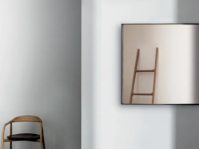 Specchio quadrato con telaio in metallo laccato Visual Square di Sovet