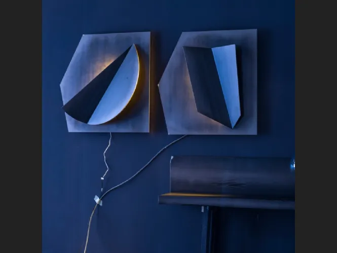 Lampada sda parete come un quadro luminoso in finitura metallica Amadeus light di Adriani e Rossi