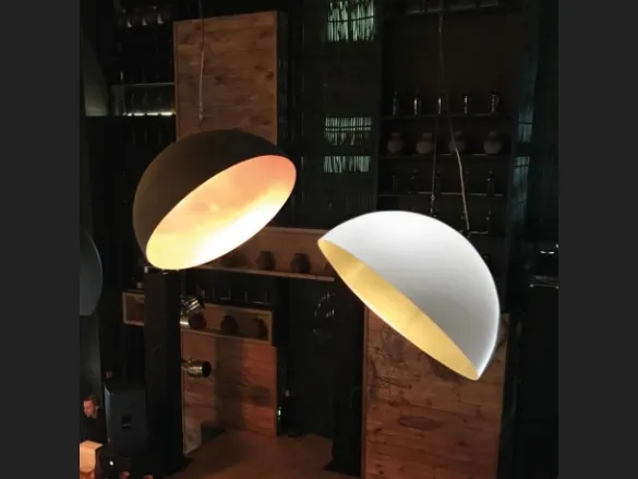 Lampada a sospensione inclinata in metallo verniciato bianco o nero Nemo Degree di Adriani e Rossi