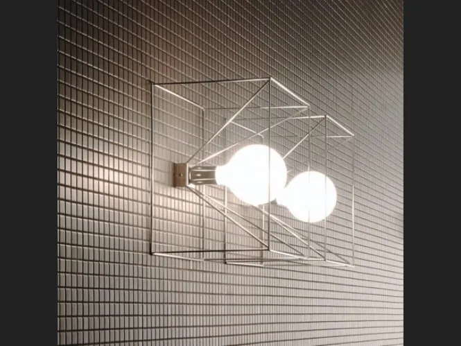 Applique di design in metallo con lampadina sabbiata Reflex di Adriani e Rossi