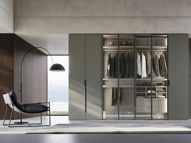 Armadio con ante battenti Comp N22 in laccato e vetro di Mobilgam