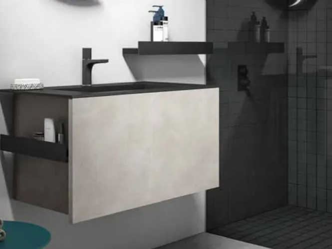 Mobile da bagno sospeso in laccato effetto resina e metallo Hosoi 02 di Birex