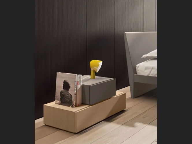 Comodino formato da 1 cassettone in Rovere e 1 cassetto laccato, Gruppo Compongo di Orme