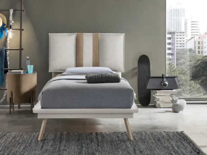 Comodino Planos rivestito in tessuto beige con top in vetro Target Point