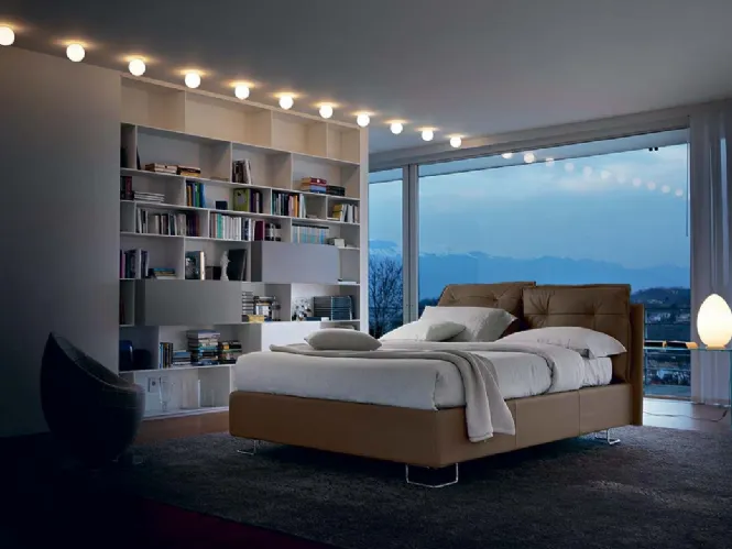 Letto in pelle Ambra con testiera imbottita e trapuntata di Bontempi Letti Design