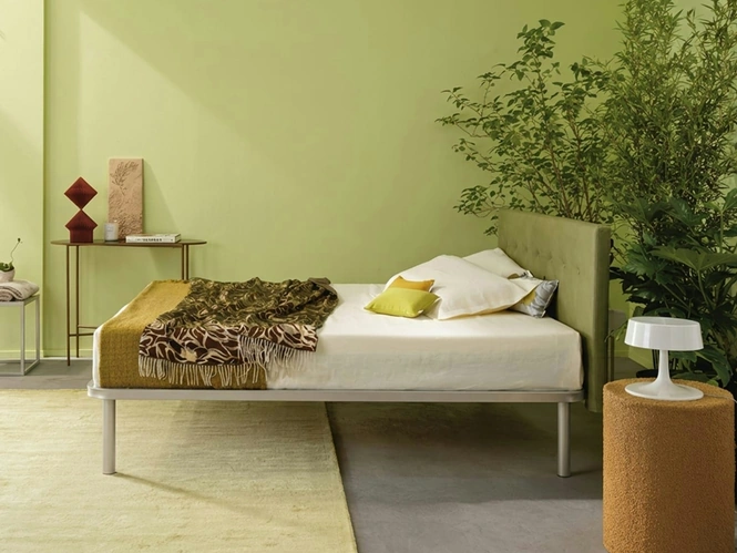 Letto con testiera trapuntata Simplicity Project C55 di Dorsal