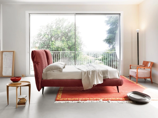 Letto imbottito Eden Advance con fiocchi sulla testiera in tessuto di Noctis