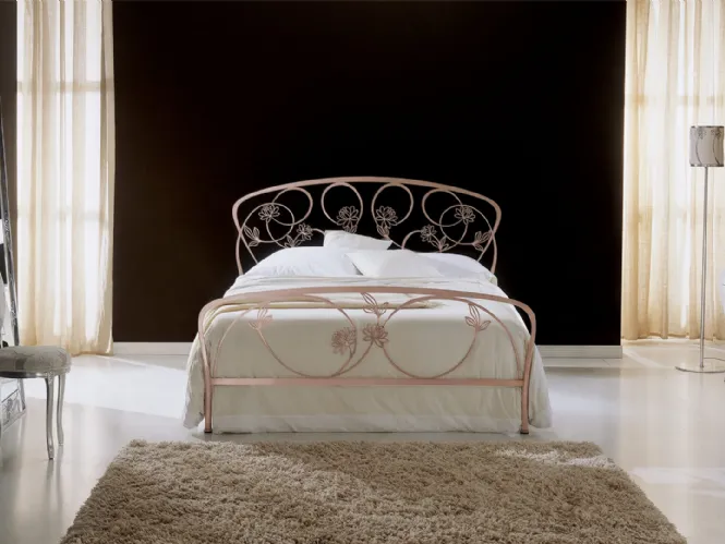 Letto con testiera lavorata con fiori in ferro battuto Glicine di Bontempi