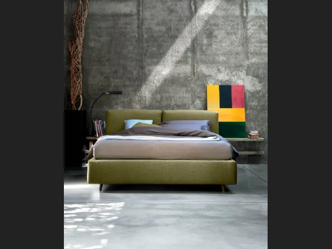 Letto in tessuto imbottito con testiera Kuna di Bontempi Letti Design