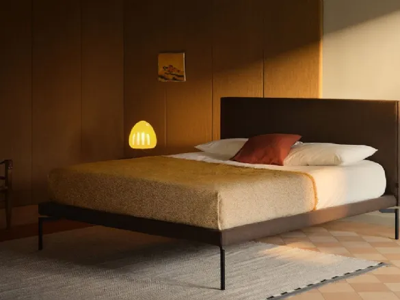 Letto con testiera imbottita Metropolitan di Bolzan Letti