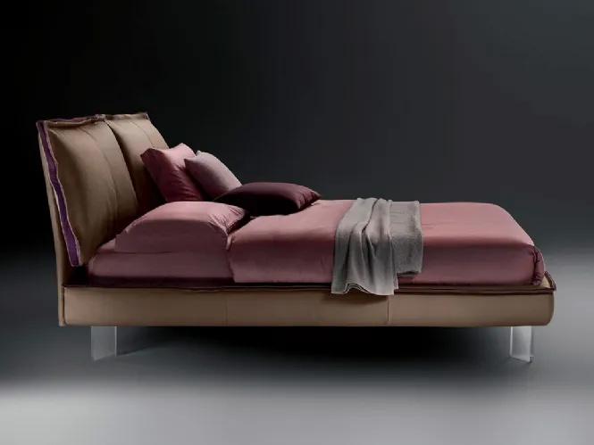 Letto Sandy Levante in pelle con testiera imbottita e piedini trasparenti di Bontempi Letti Design