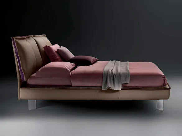 Letto Sandy Levante in pelle con testiera imbottita e piedini trasparenti di Bontempi Letti Design