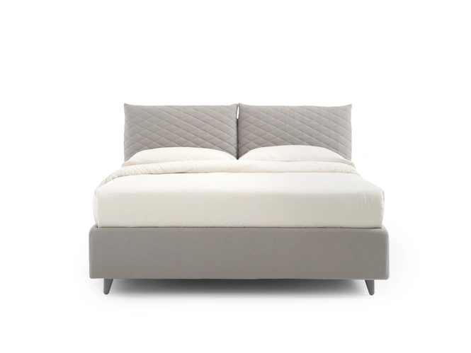 Letto con testiera trapuntata So Regular di Noctis
