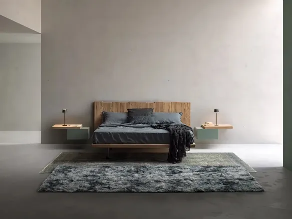 Letto in massello di Rovere con testiera sospesa Urban Ranch Slim di Devina Nais