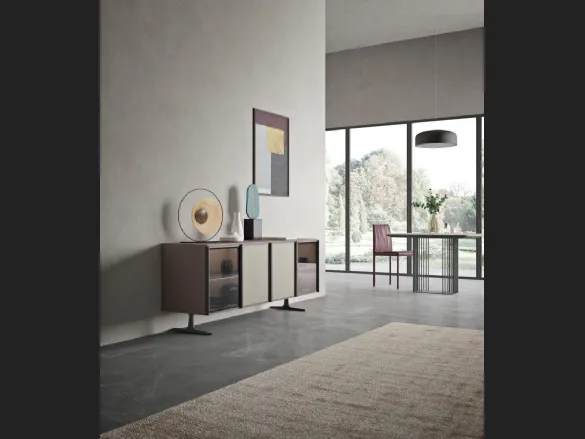 Madia in laccato opaco terra con ante in vetro bronzato e cemento écru Glass 2 di Orme
