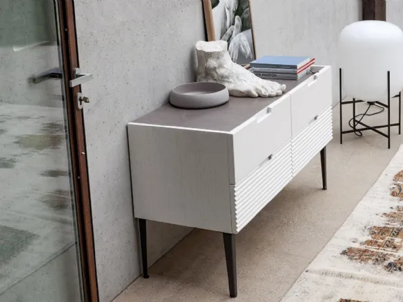 Madia Zero16 a 4 Cassetti in Rovere massello laccato Bianco di Devina Nais