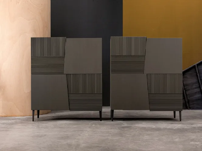 Madia Alta Zero16 in legno massello laccato di Devina Nais