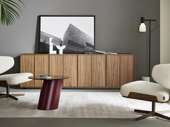 Poltrona di design Olos in tessuto e legno di Bonaldo