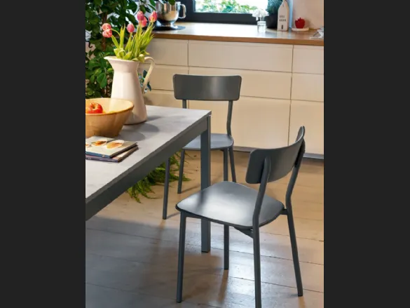Sedia in polipropilene con struttura in metallo Jelly Metal di Connubia