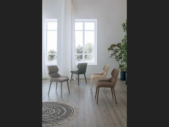Sedia Detroit imbottita e interamente rivestita in tessuto Soft-Touch vintage di Target Point