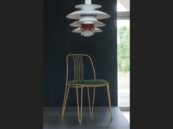 Sedia Granada con struttura in metallo verniciato e seduta imbottita e rivestita in morbida microfibra effetto velluto di Target Point