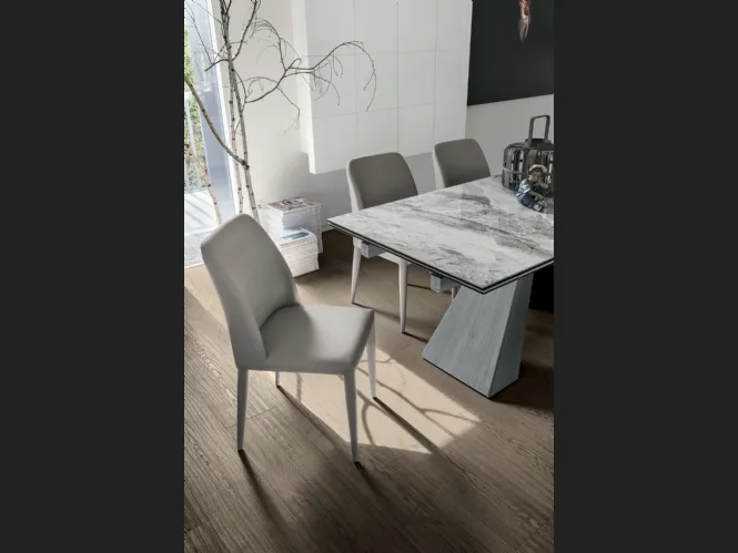 Sedia Vienna interamente rivestita in morbido tessuto Soft Touch Vintage di Target Point