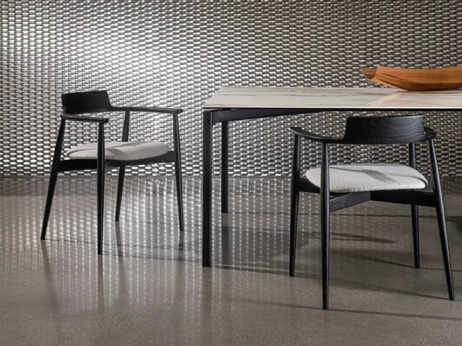 Sedia Xenial in legno con seduta imbottita di Sovet