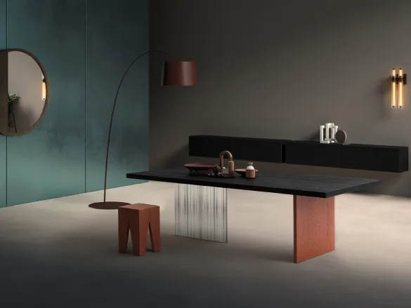 Tavolo Alabama in Rovere massello con una gamba in legno e una in vetro Devina Nais