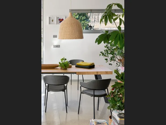 Tavolo allungabile in legno di faggio con top in nobilitato rovere naturale Bold di Connubia