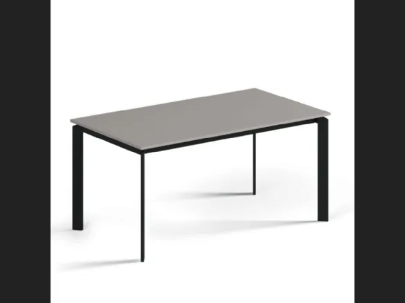 Tavolo allungabile con piano in laminato e struttura in metallo brunito Daniel di Orme