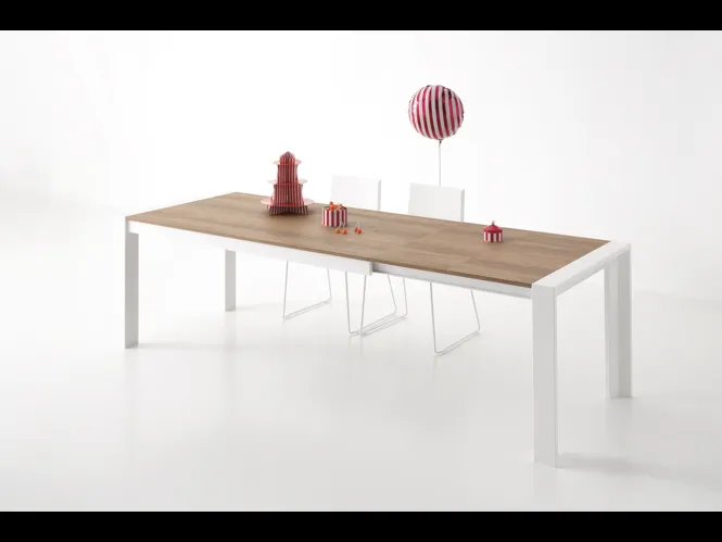 Tavolo allungabile Milano con top laminato effetto legno di Pointhouse