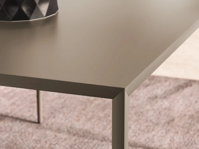 Tavolo in laccato opaco Argilla Slim di Orme