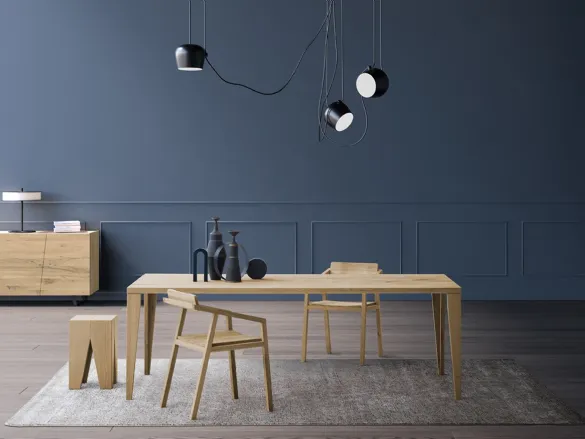 Tavolo Smart in legno massello di Rovere di Devina Nais