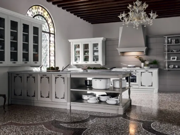 Cucina Classica con penisola Etoile Splendour in laccato opaco di Cesar