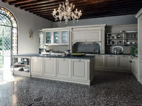 Cucina Classica angolare in laccato grigio perla con isola Etoile Graceful Joy di Cesar