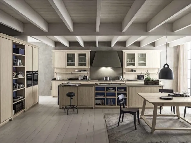 Cucina Classica con isola in legno finitura bianco perla e top in ecocemento finitura fumo Maestrale M01 di Scandola