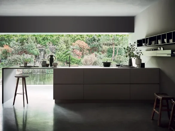 Cucina Design lineare con penisola N_Elle Outstanding Lightness in Fenix Pietra di Cesar