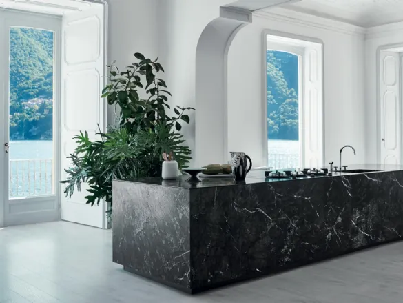 Cucina Design lineare N_Elle Unexpected contrast in marmo Grigio Carnico di Cesar