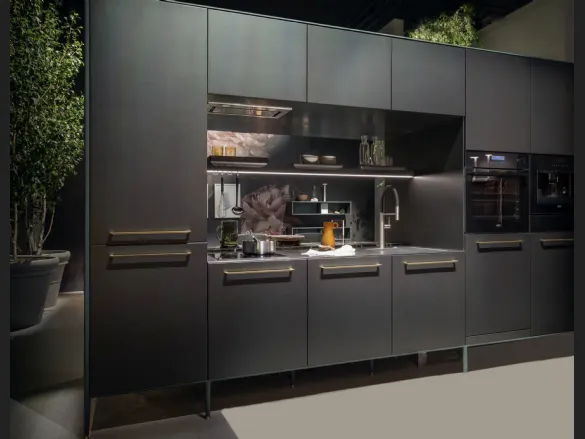 Cucina Design lineare bifacciale Unit Pocket in laccato Verde Comodoro e top in acciaio di Cesar