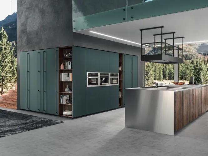 Cucina Moderna con isola Time 07 in legno Old Rovere Ascia e acciaio con colonne Fenix Verde Comodoro di Gentili Cucine