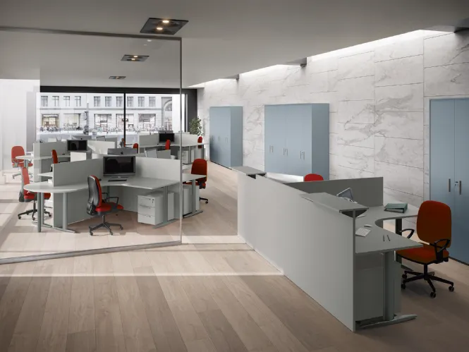 Scrivania Operativa sagomata con divisori Teko 10 in laccato opaco grigio di Colombini Office